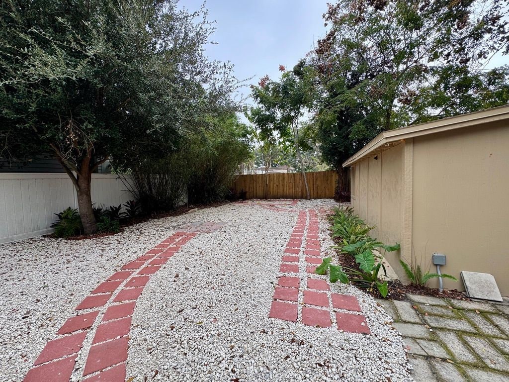 Building Photo - 1631 Thacker Ave