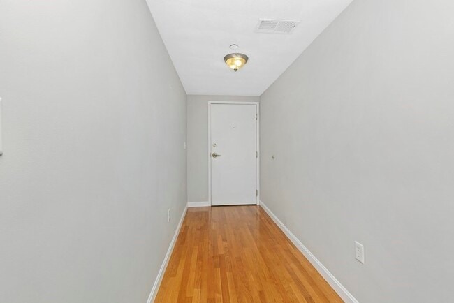 Building Photo - 260 Main St