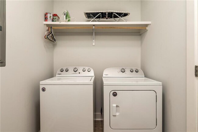 Building Photo - 1913 Cadillac Ave