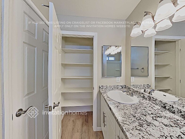 Building Photo - 9427 Hanta Ave