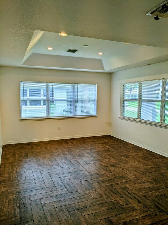 Building Photo - 1804 Blue Heron Ln