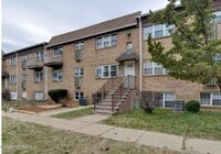 Building Photo - 124 College Dr