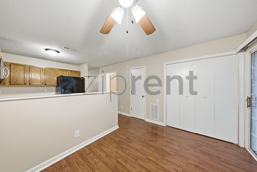 Building Photo - 10 Hartford Ct