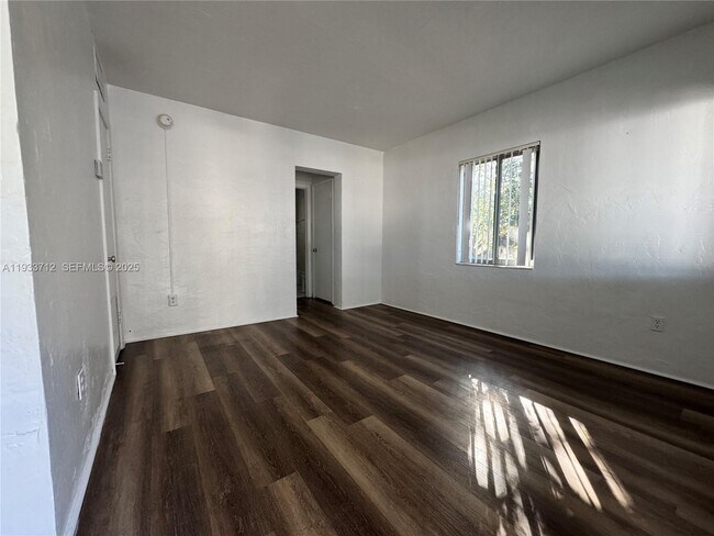 Building Photo - 251 Hibiscus Dr