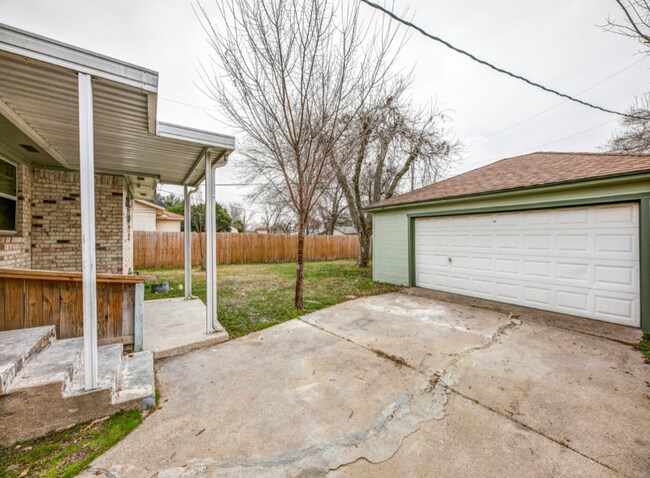 Building Photo - 4401 Astor Rd