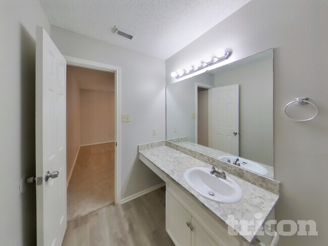 Building Photo - 8230 Longhorn Ridge Dr