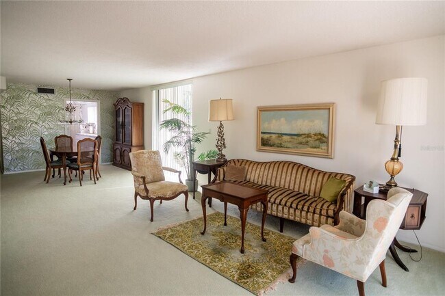 Building Photo - 2630 Pearce Dr