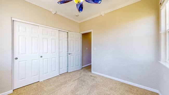 Building Photo - Bright two story 3 Bedroom 2.5 Bathroom Ho...