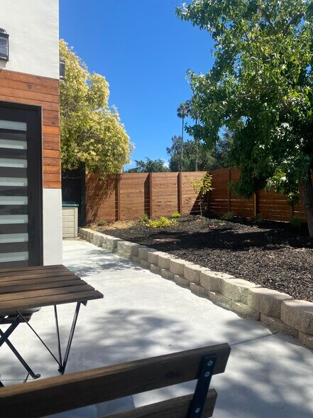 Building Photo - 2447 Alameda de las Pulgas