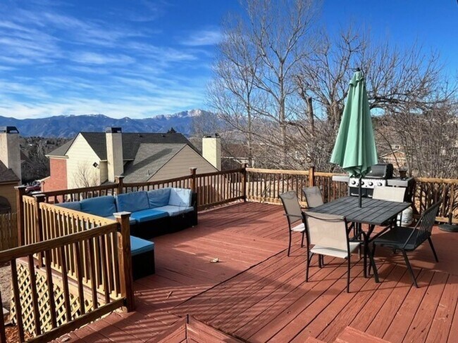 Building Photo - Inviting 3 Bedroom House Near Cottonwood Creek Park