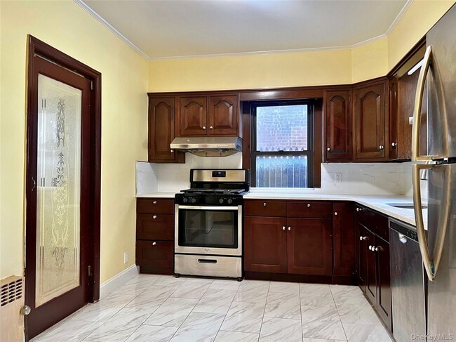 Building Photo - 47-05 Utopia Pkwy