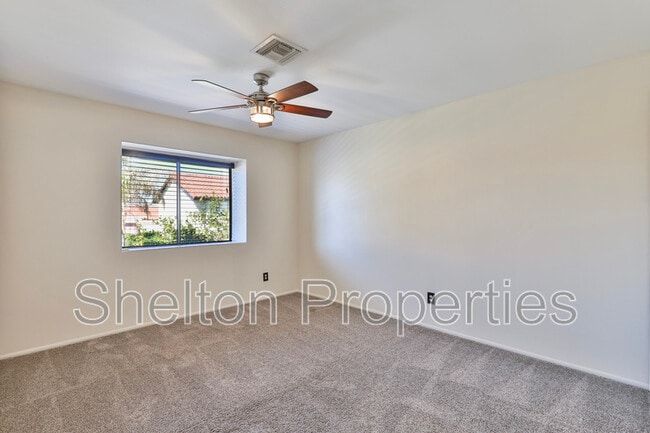 Building Photo - 2708 E Leonora St