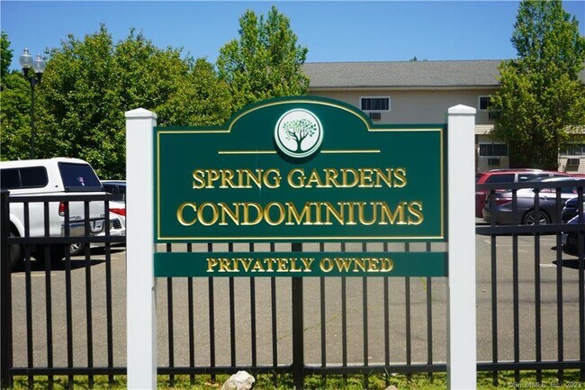 Building Photo - 57 Glade St