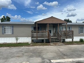 Building Photo - Rental property with land!