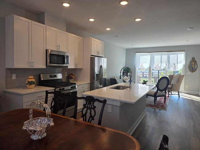 Building Photo - 3604 Trumbull