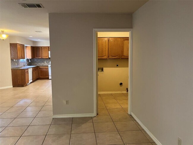 Building Photo - 7409 Potters Trail