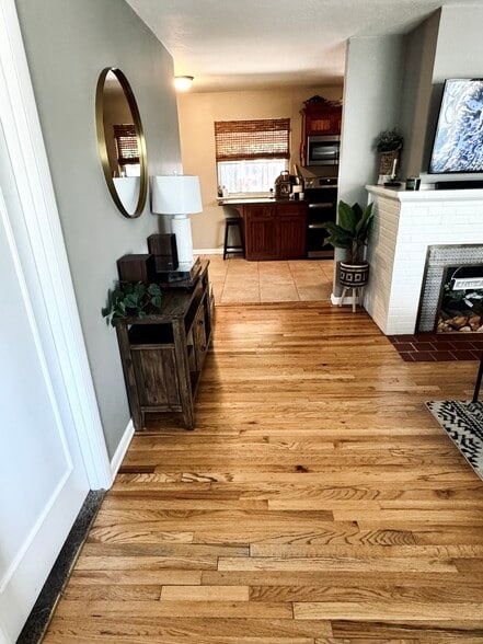 Building Photo - 217 Eastwood Dr