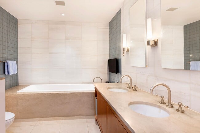 Building Photo - 300 E 55th St