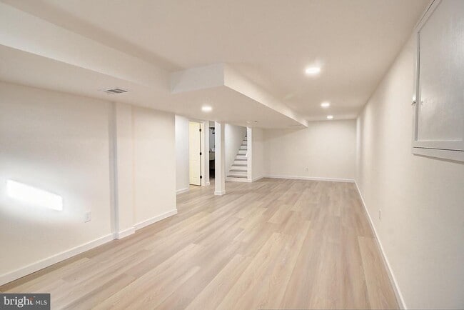 Building Photo - 915 Shawnee Dr