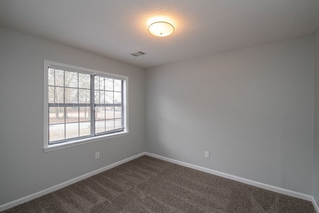 Building Photo - Updated 3 BR/2 BA - 10 Minutes From Gate 5 @ Ft. Gordon