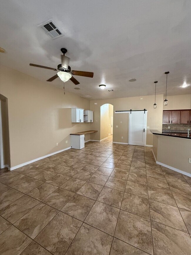 Building Photo - 2043 Villa Napoli Loop E