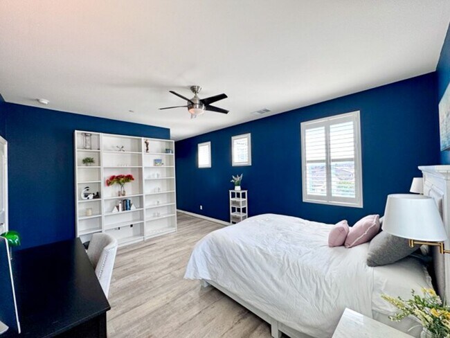 Building Photo - Stunning 5 Bedroom + Office Home with Priv...