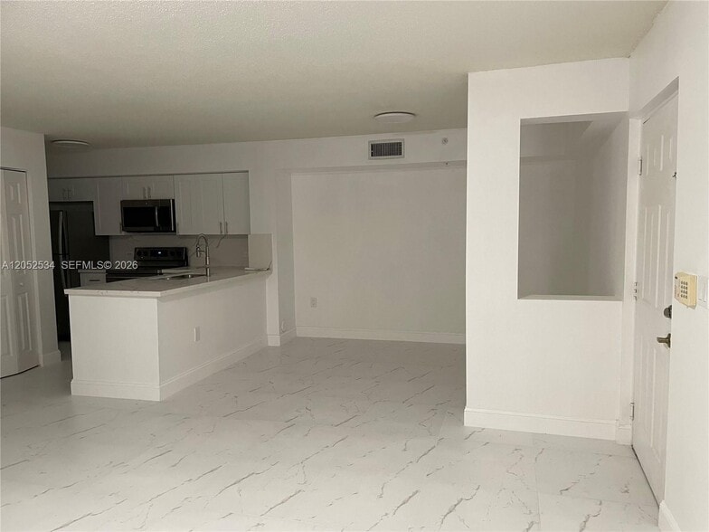 Building Photo - 720 SW 111th Ave