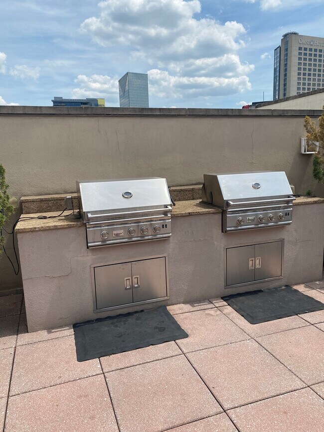 Building Photo - 250 Park Avenue W NW