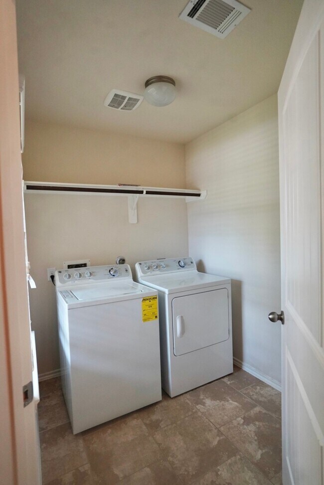 Building Photo - 3414 Halle Trace Ln