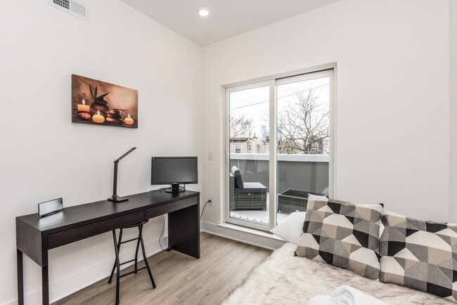 Building Photo - 2435 Master St