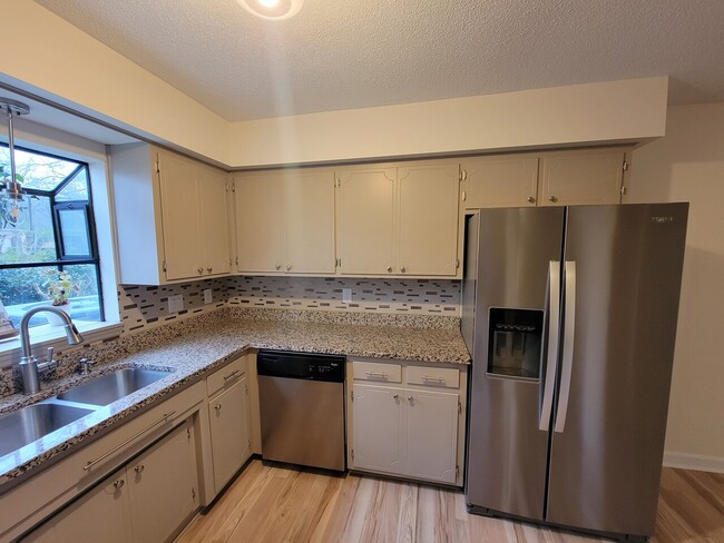 Building Photo - 32 Quarterdeck Townes