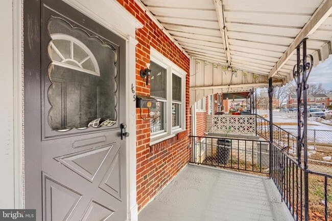 Building Photo - 165 Hampshire Rd