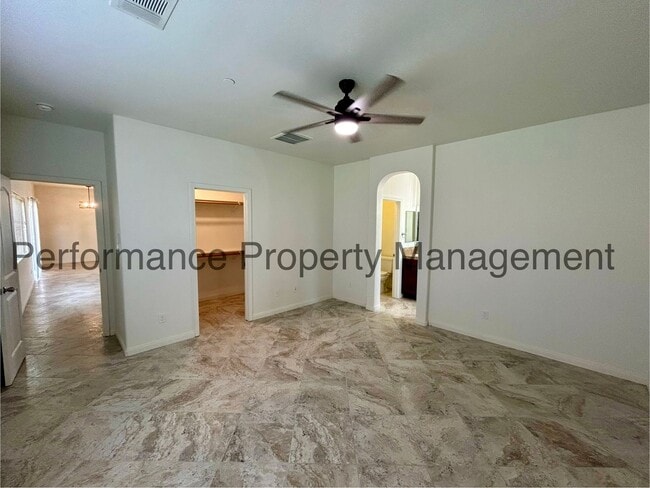 Building Photo - Spacious 4 Bed/2 Bath Home in SW Bakersfie...