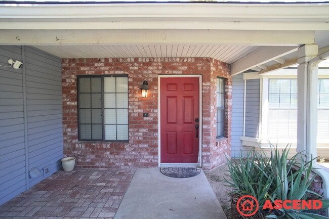 Building Photo - Remarkable Home Near Old River and White Ln!