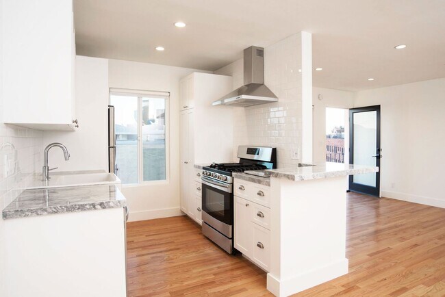 Primary Photo - 1167 Bellevue Ave