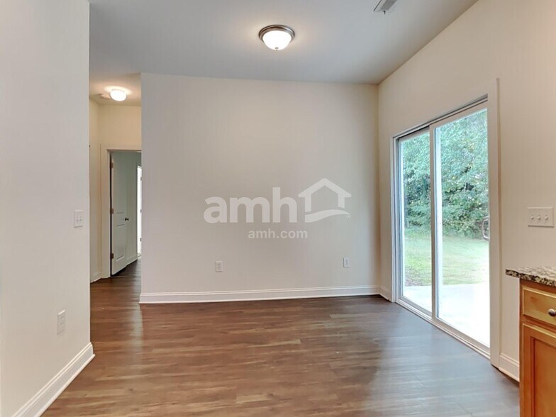 Building Photo - 423 Sablewood Dr