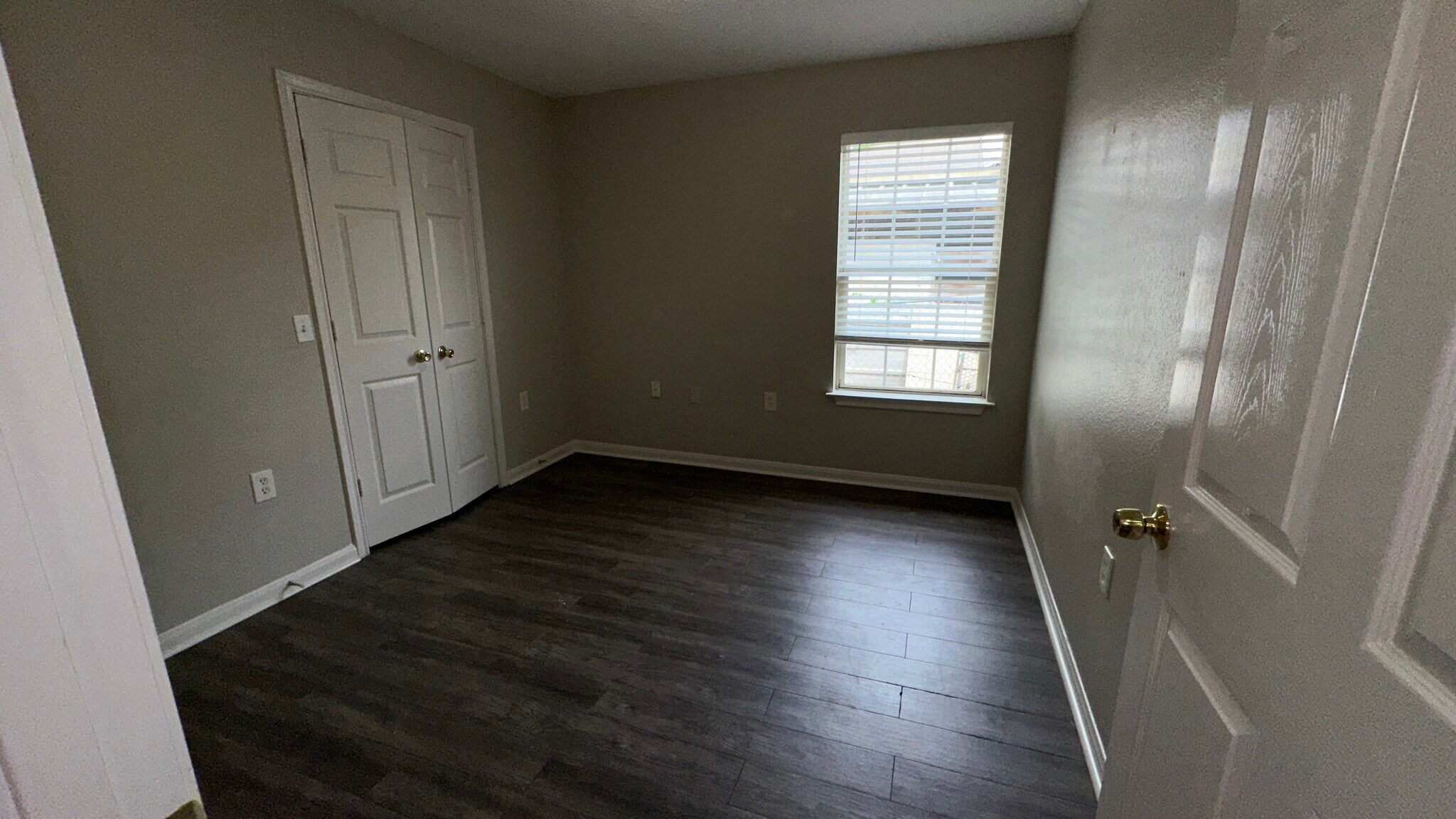 Building Photo - 7929 Hull Ave