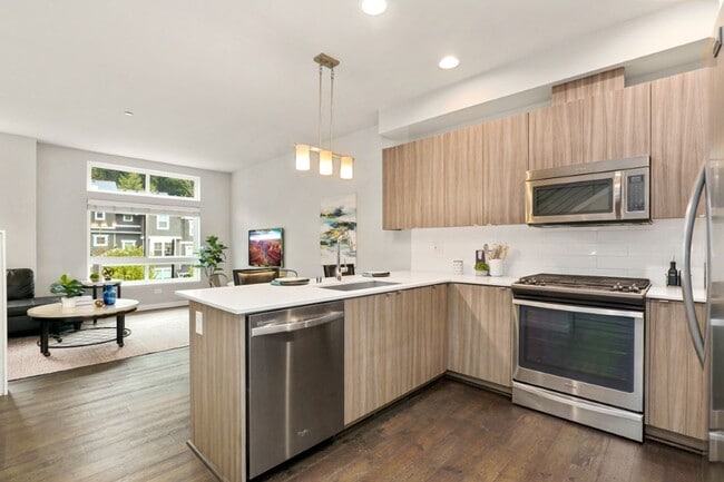 Building Photo - 3Bd/2.75Ba Issaquah Townhome
