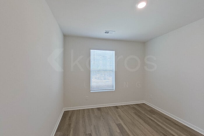 Building Photo - 111 Overstreet Way