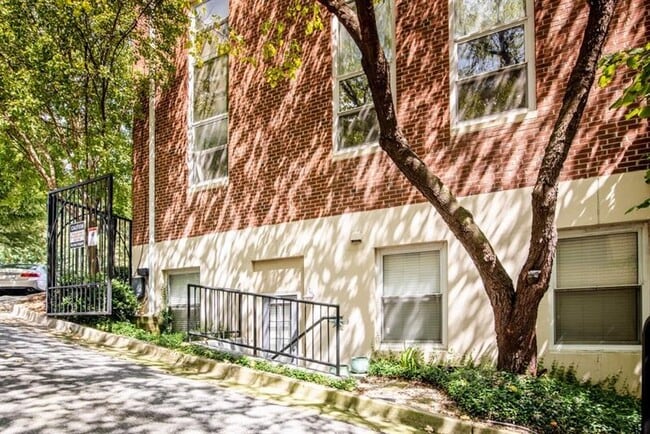 Building Photo - 985 Ponce De Leon Ave NE