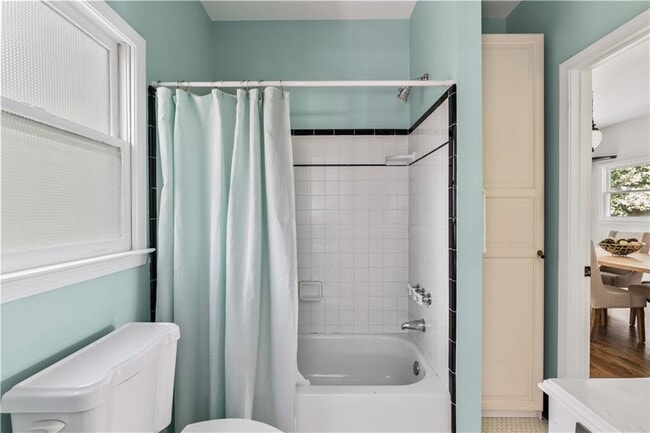 Building Photo - 240 Melrose Ave