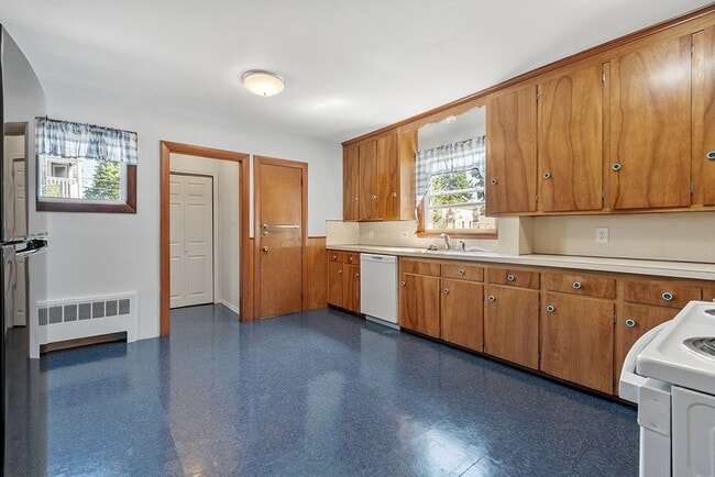 Building Photo - 300 Manet Ave