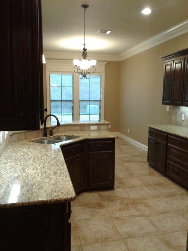 Building Photo - ** BEAUTIFUL 3/2 HOME IN TIBURON **