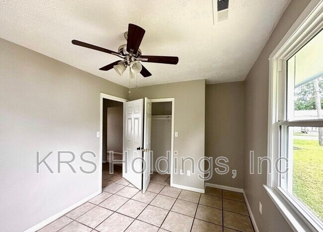 Building Photo - 115 Orange Dr