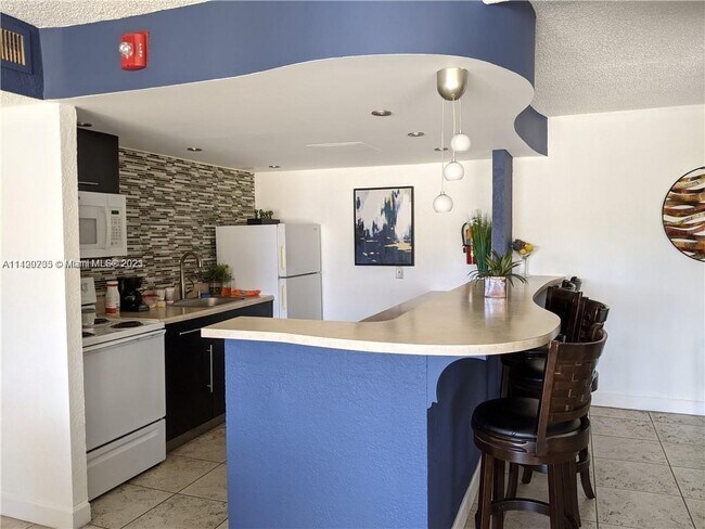 Building Photo - 2500 NE 135th Ter