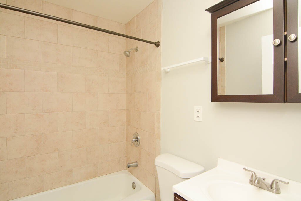 Building Photo - 448 W Barry