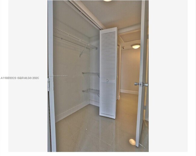 Building Photo - 4000 Towerside Terrace