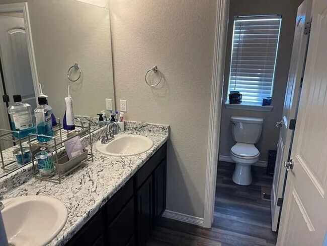 Building Photo - 5492 Hammond Dr