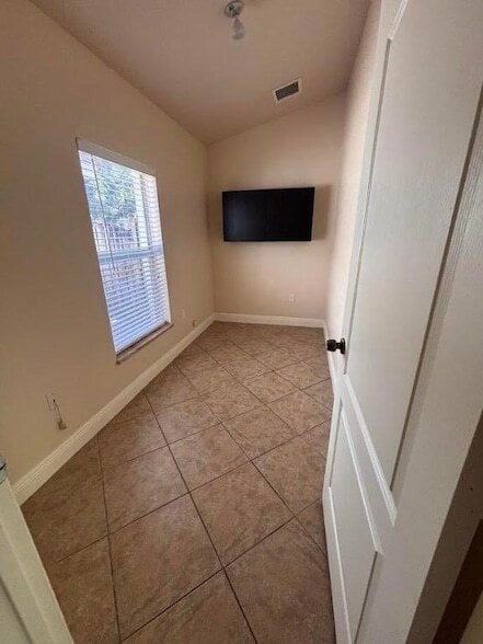 Building Photo - 4838 Cambridge St