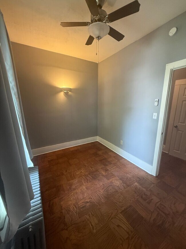 Building Photo - 2 bedroom available for a move right away!